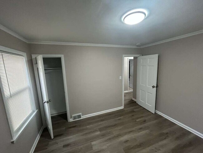 Building Photo - Charming 3 Bedroom Bungalow