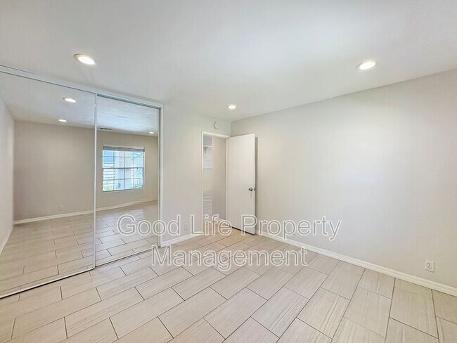 Building Photo - 10686 Aderman Ave