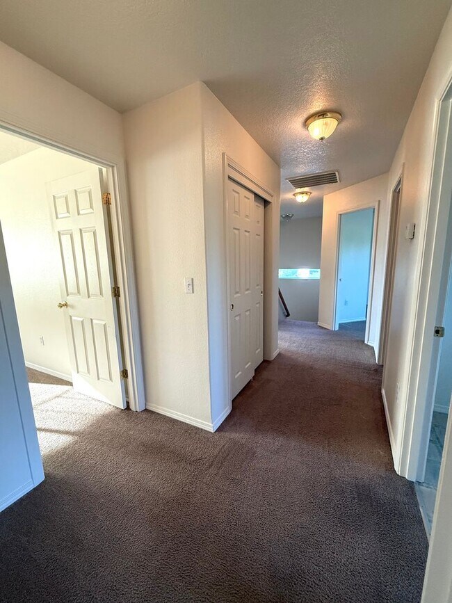 Building Photo - Spacious 4-Bedroom Rental Home in Prime Pa...