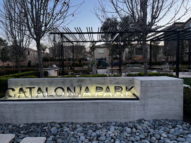 Building Photo - 279 Carmona