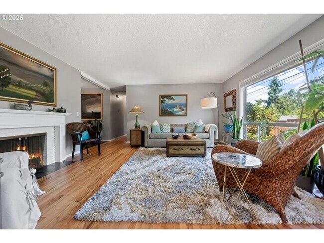 Building Photo - Charming 4-Bed Ranch Home with In-Ground P...
