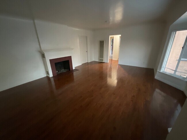 Building Photo - 515-521 S Tamarind Ave