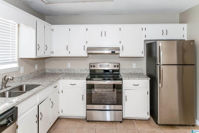 Building Photo - 320 Willow Glen Ct