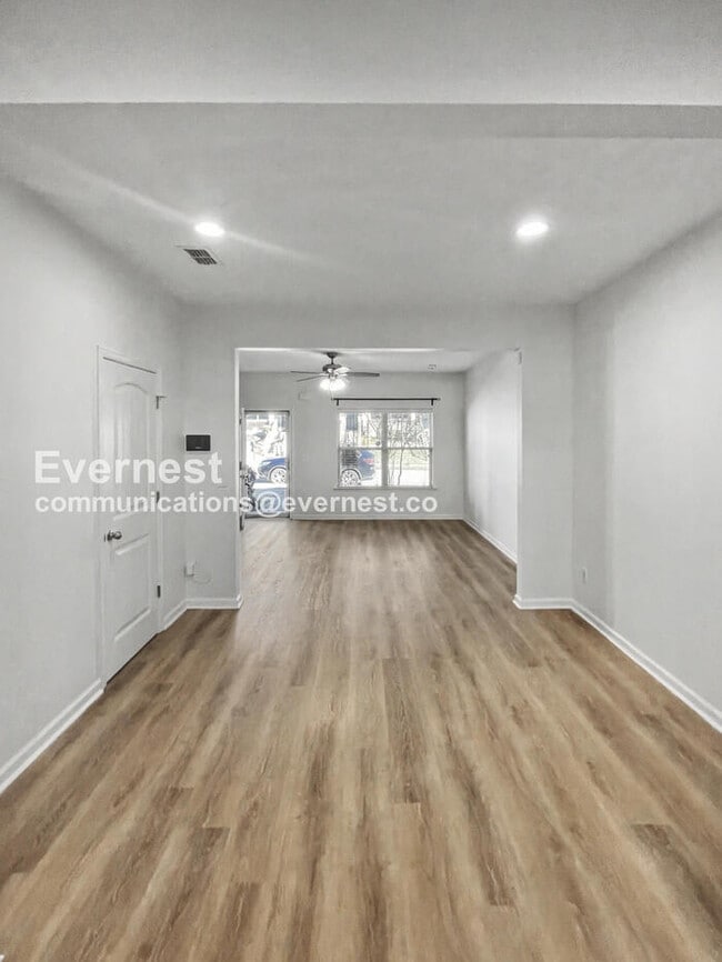 Building Photo - 1522 Sprucedale Dr