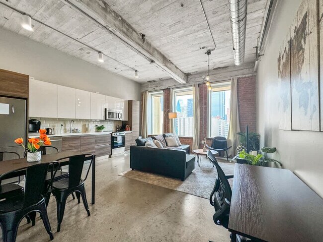 Building Photo - 500 S Ervay St