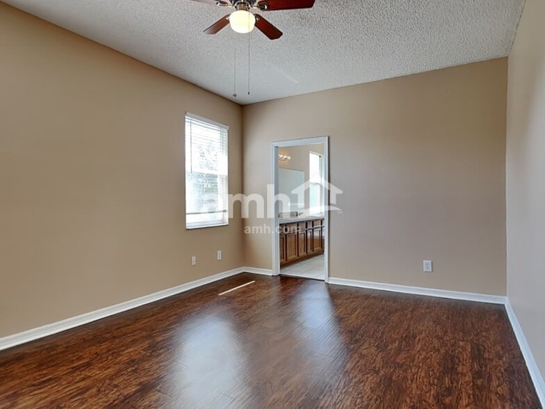 Building Photo - 443 Sand Ridge Dr