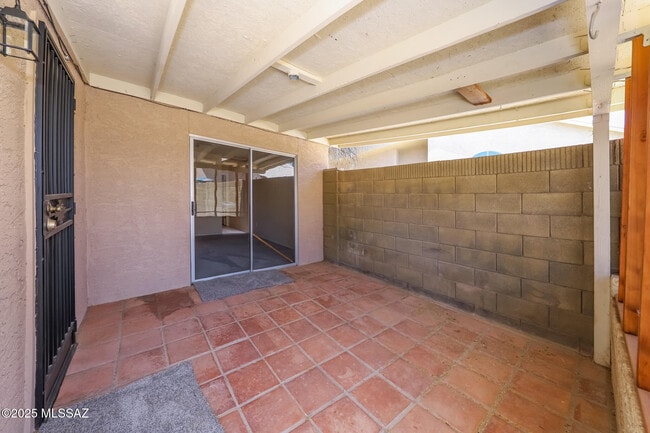 Building Photo - 3080 W Placita De La Roseta