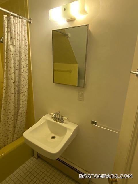 Building Photo - 139 Antrim St