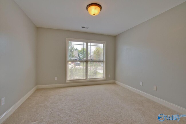 Building Photo - 5010 Montauk Trail SE