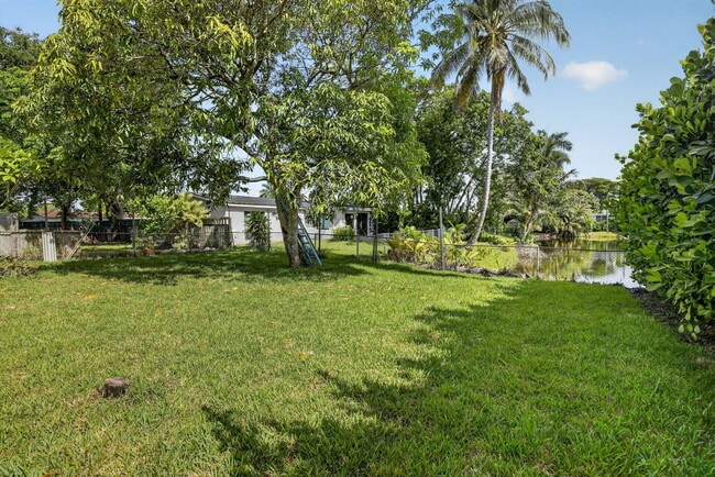 Building Photo - 4329 SW 49th Ct