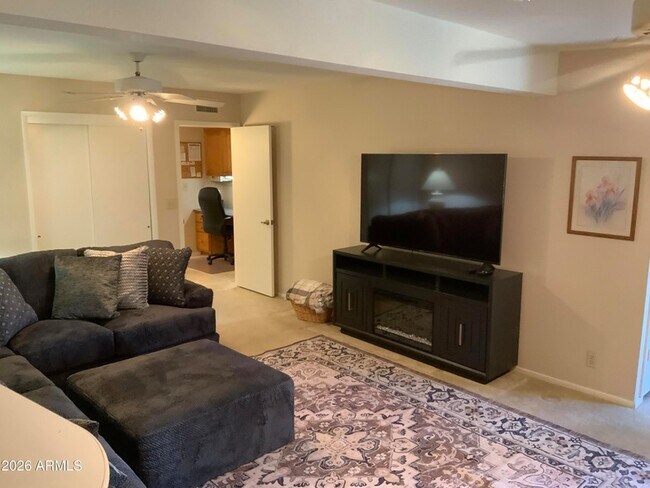 Building Photo - 2311 S Farnsworth Dr