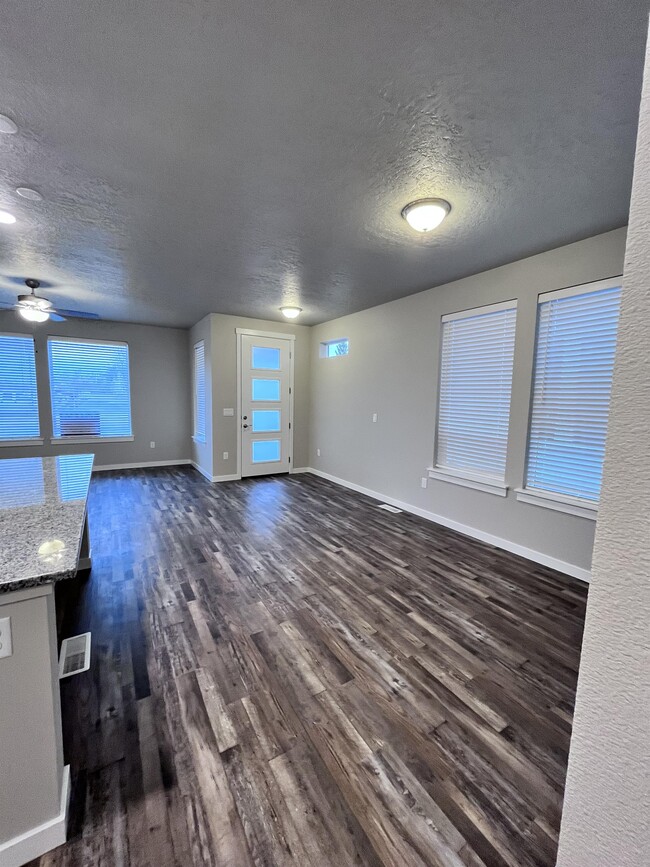 Building Photo - 4743 W Santa Fe Ln