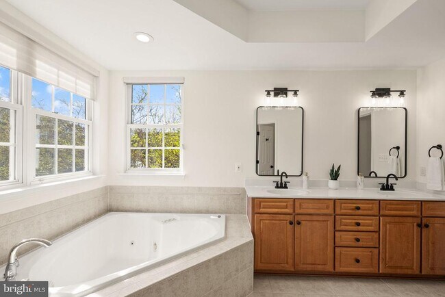 Building Photo - 42465 Regal Wood Dr