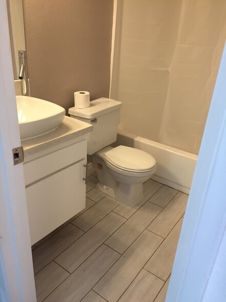 Building Photo - 18645 Hatteras St