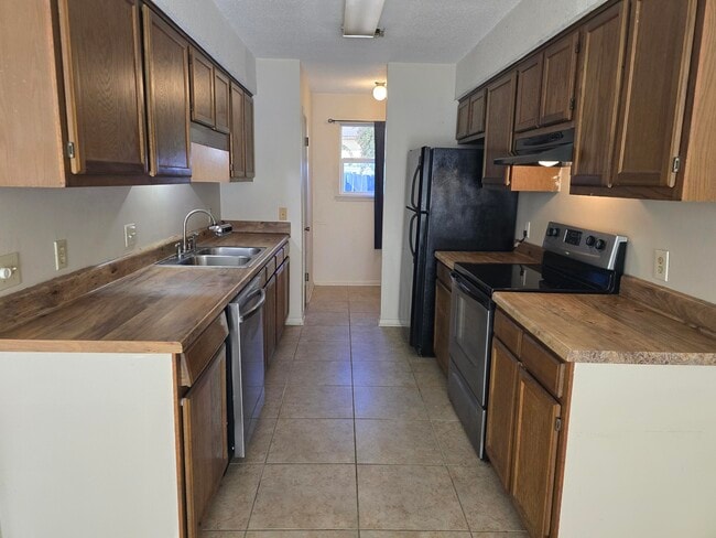 Building Photo - 206 Ann Cir