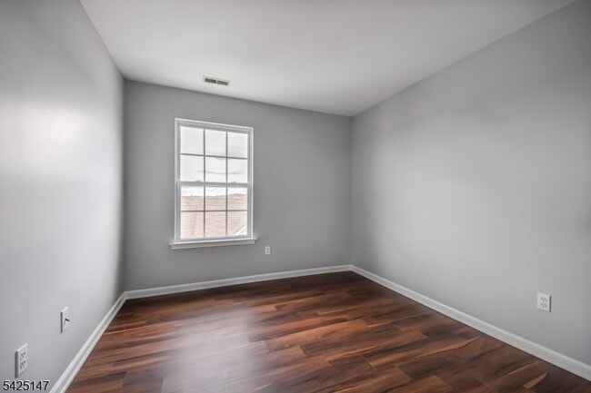 Building Photo - 227 Winding Hill Dr
