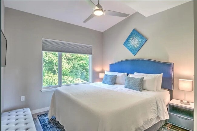 Building Photo - Stunning Furnished Townhouse in South Slope!