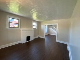 Building Photo - 218 N 12th Ave