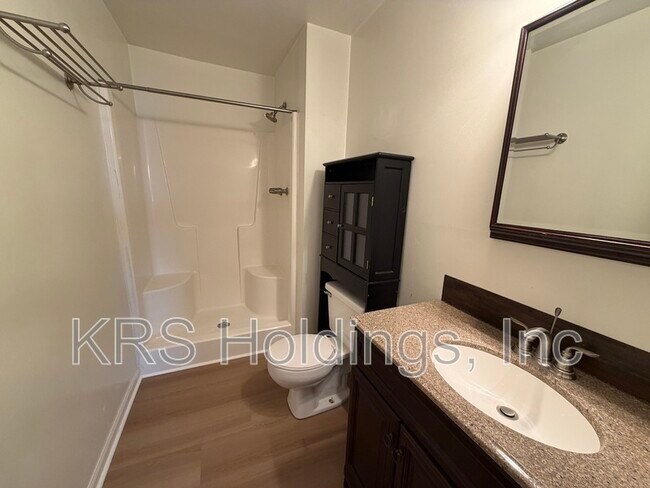 Building Photo - 1620 Boles Pl