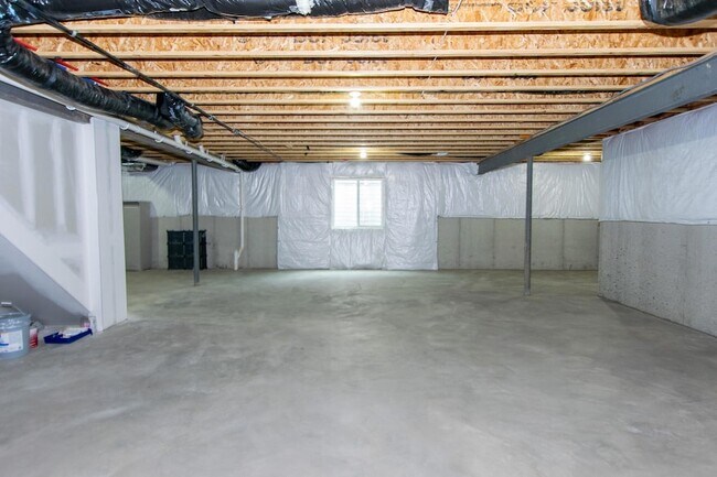 Building Photo - 717 Risdon Trail S