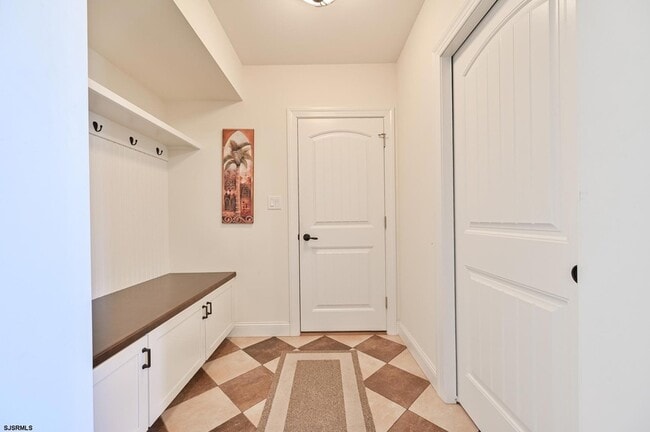 Building Photo - 400 17th St S