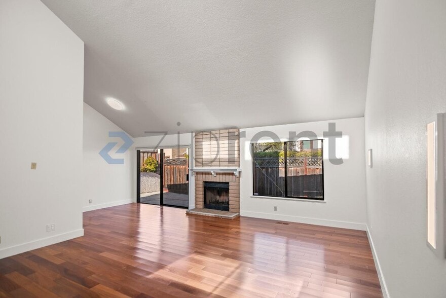 Building Photo - 1654 Sugarloaf Dr