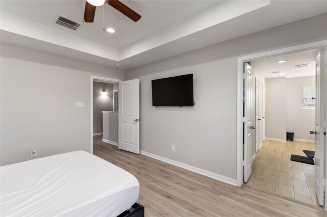 Building Photo - 9711 Beckley St