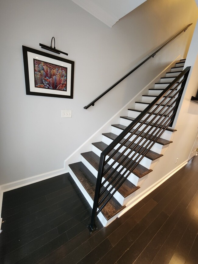 Building Photo - Location, location, location! Beautiful 2BR/1.5BA townhouse in West End Park!