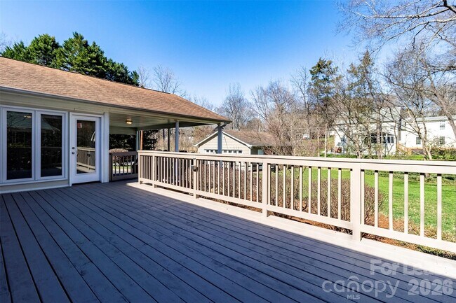 Building Photo - 6618 Castlegate Dr