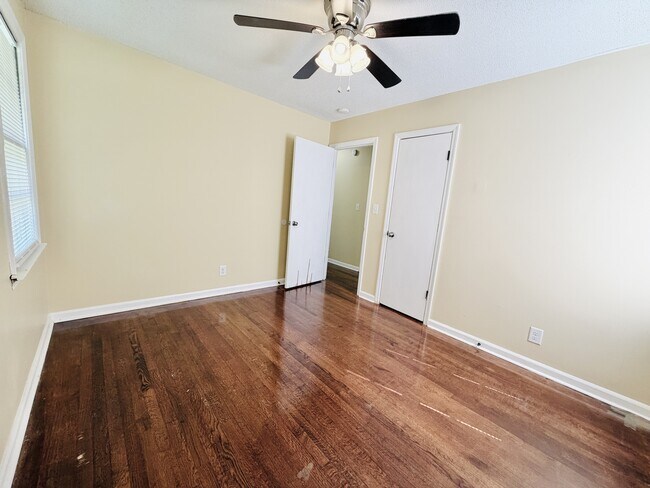 Building Photo - 400 S Highland Forest Dr