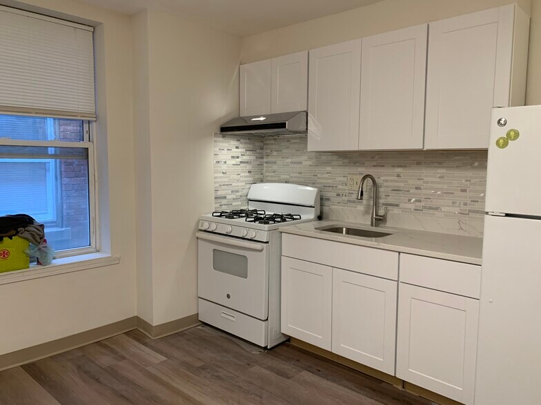 Building Photo - 65 Beach St