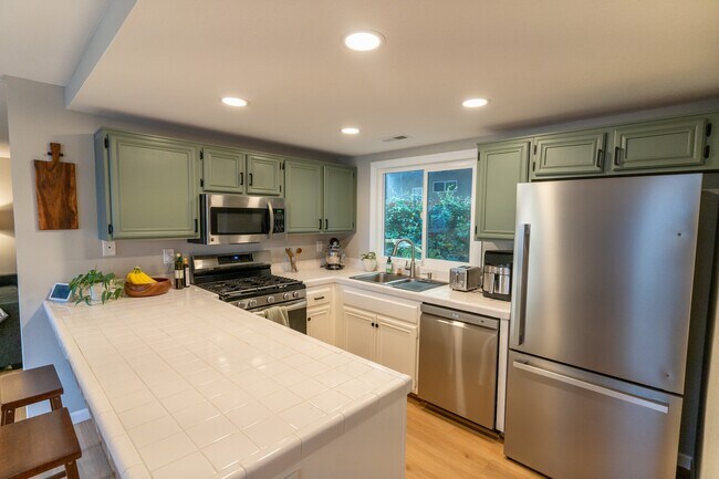 Building Photo - 1304 Palomar Pl