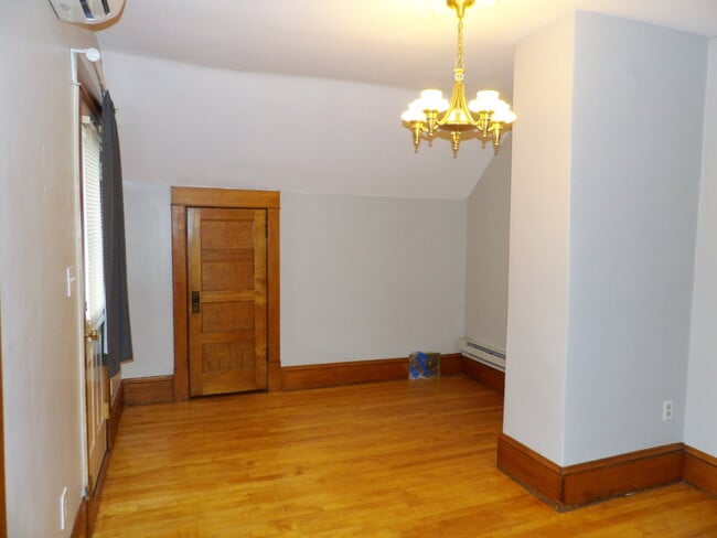 Building Photo - Pet-Friendly South Mpls 1BR | Fenced Yard | Available Immediately!
