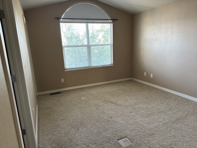 Master bedroom - 3150 Open Meadows Ct