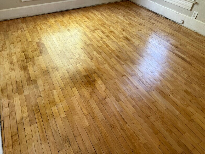 Building Photo - 801 West Ave S