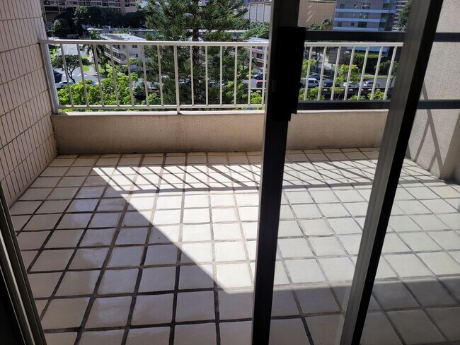 Building Photo - Newly Renovated 1bd, 1ba, Assigned 1pkg 648sqft. for $2200