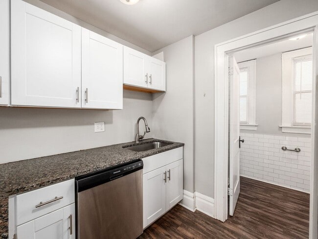 Building Photo - 26 E 2nd Ave