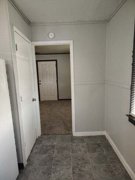 Building Photo - 4401 Queens Ave