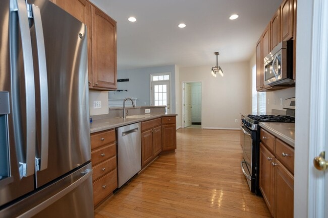 Building Photo - Spacious & Bright Home in Parks of Piedmon...