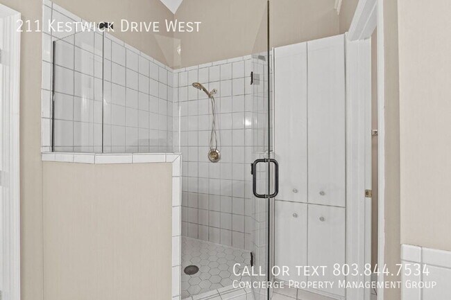 Building Photo - 211 Kestwick Dr W