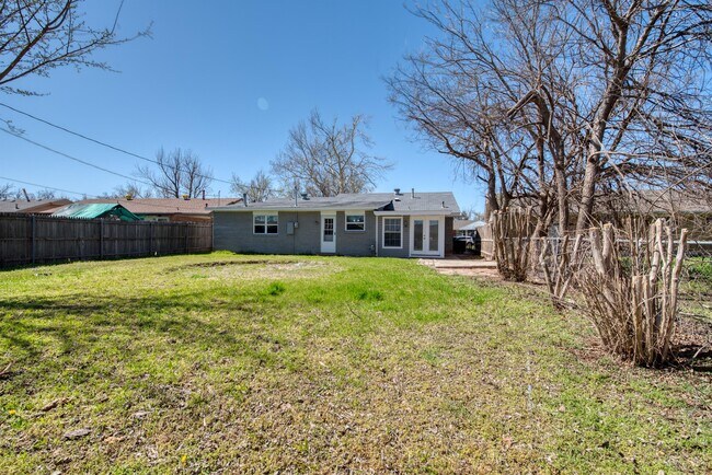 Building Photo - 808 Butler St