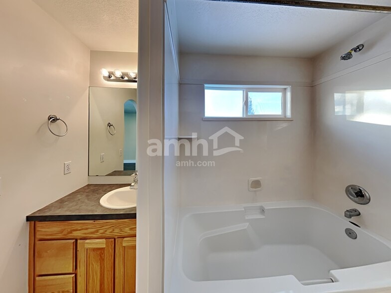 Building Photo - 52 S 1660 W