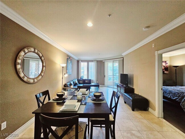 Building Photo - 220 E Flamingo Rd