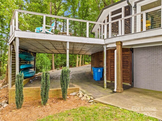 Building Photo - 9598 Riviera Dr