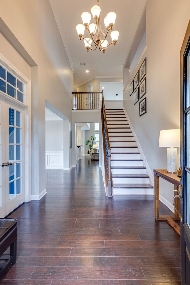 Building Photo - 5 Bedroom Home with Theater Room & 3-Car Garage in Franklin