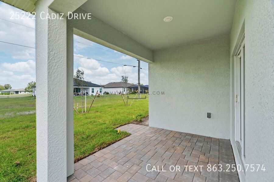 Building Photo - 25222 Cadiz Dr