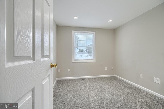 Building Photo - 209 Bridge Dr