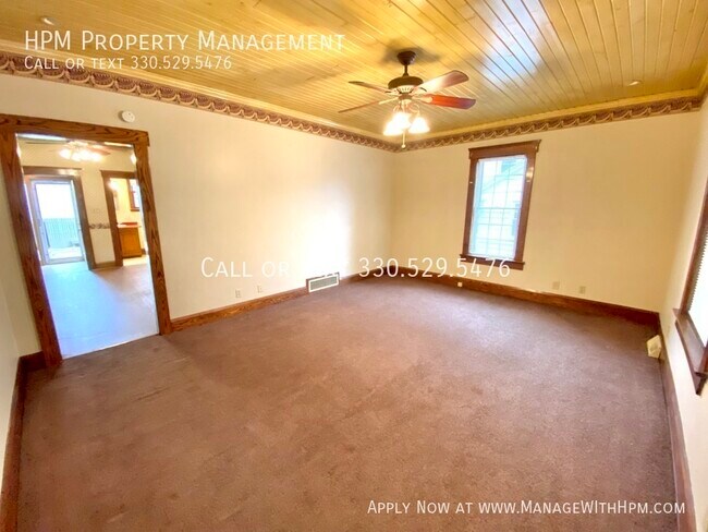 Building Photo - 837 Parkview St NE