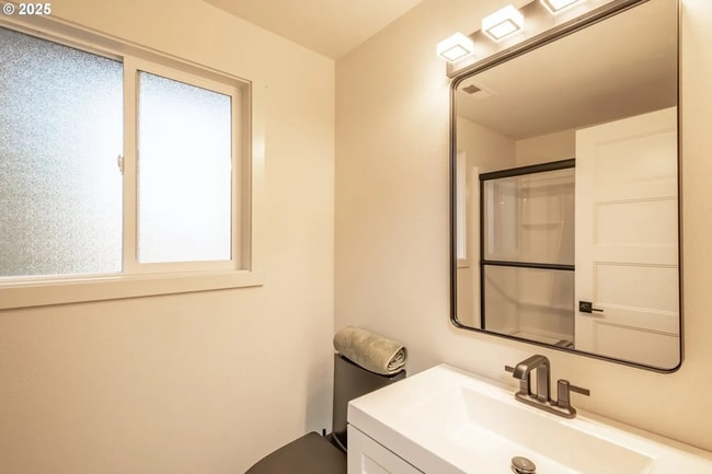 Building Photo - 3bedroom 2bath House