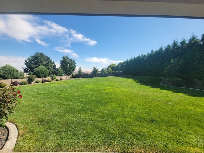 Building Photo - Peaceful Living with Views, Space & a 6 Ca...